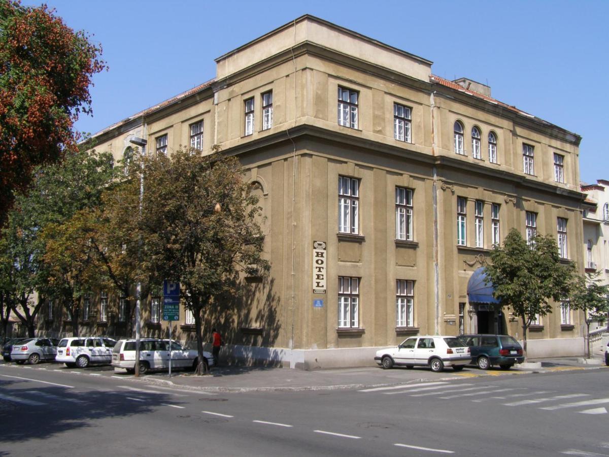 Hotel Dom Belgrade Extérieur photo